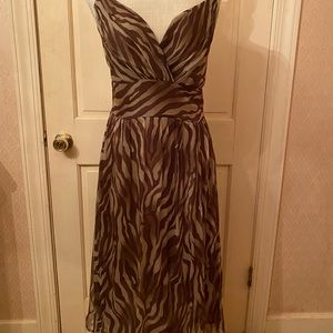 Elegant animal 🦓 print flowy dress.